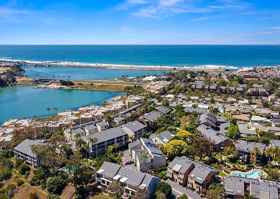 Aerial view of the Agua Hedionda Association community in Carlsbad, California